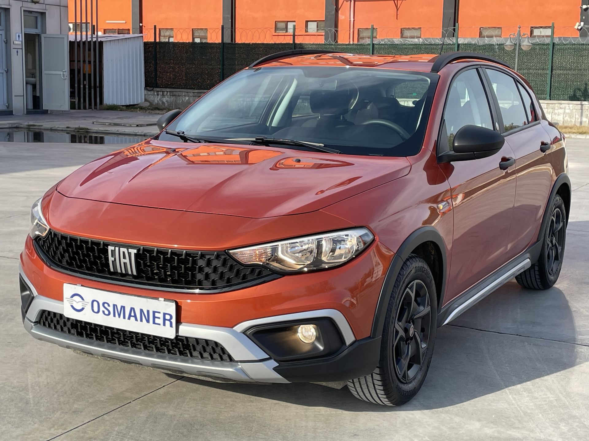 _OSMANER_ 2023 FİAT EGEA CROSS 1.4 95 BG URBAN BOYASIZ TURUNCU